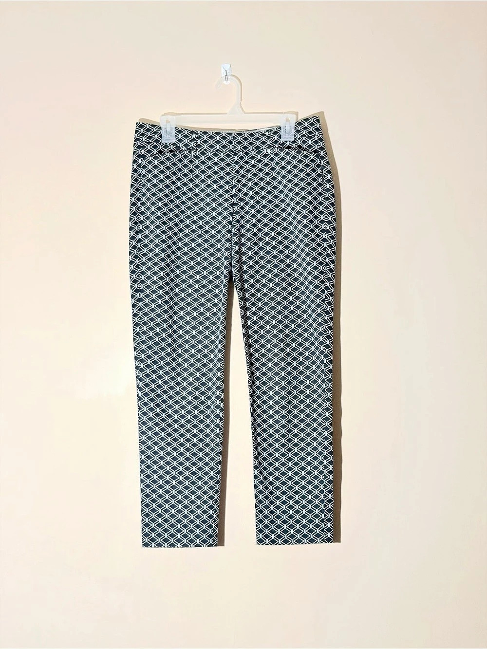a.n.a A New Approach Size 6 Mid Rise Geometric Slim Fit Pants